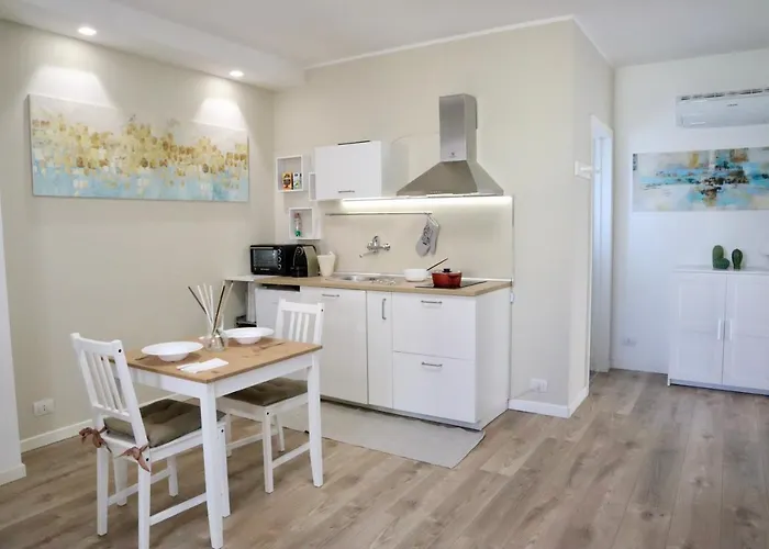 לינה וארוחת בוקר Dante 2 3*